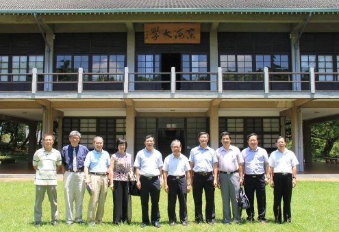 兩岸協創中心參訪本校學術交流  推動人文教育、科技研究與公共事務合作